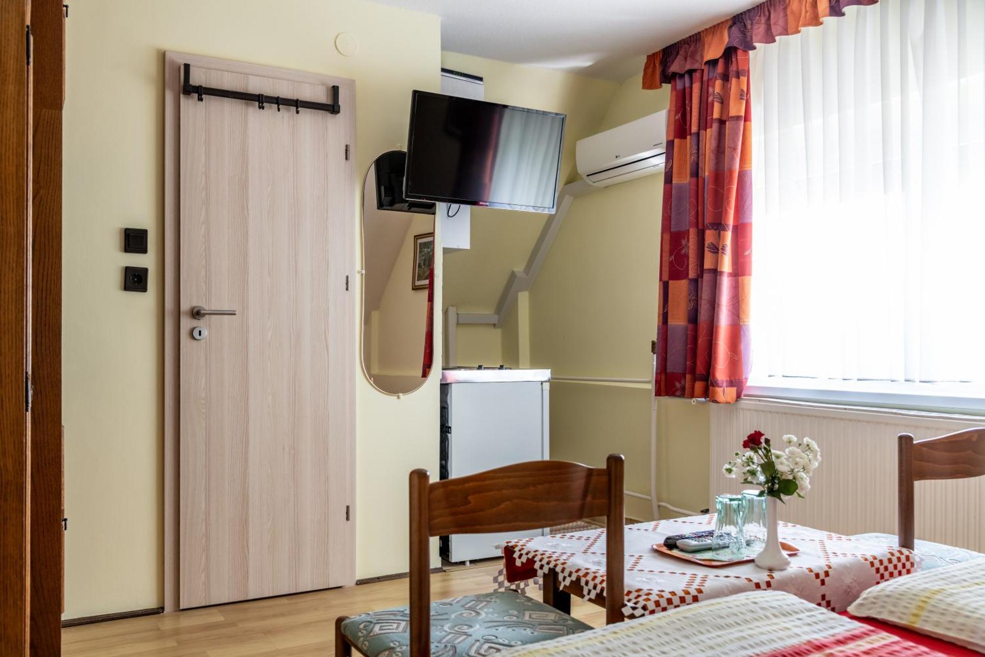 Magdalena Apartmanhaz เคสเท ภายนอก รูปภาพ