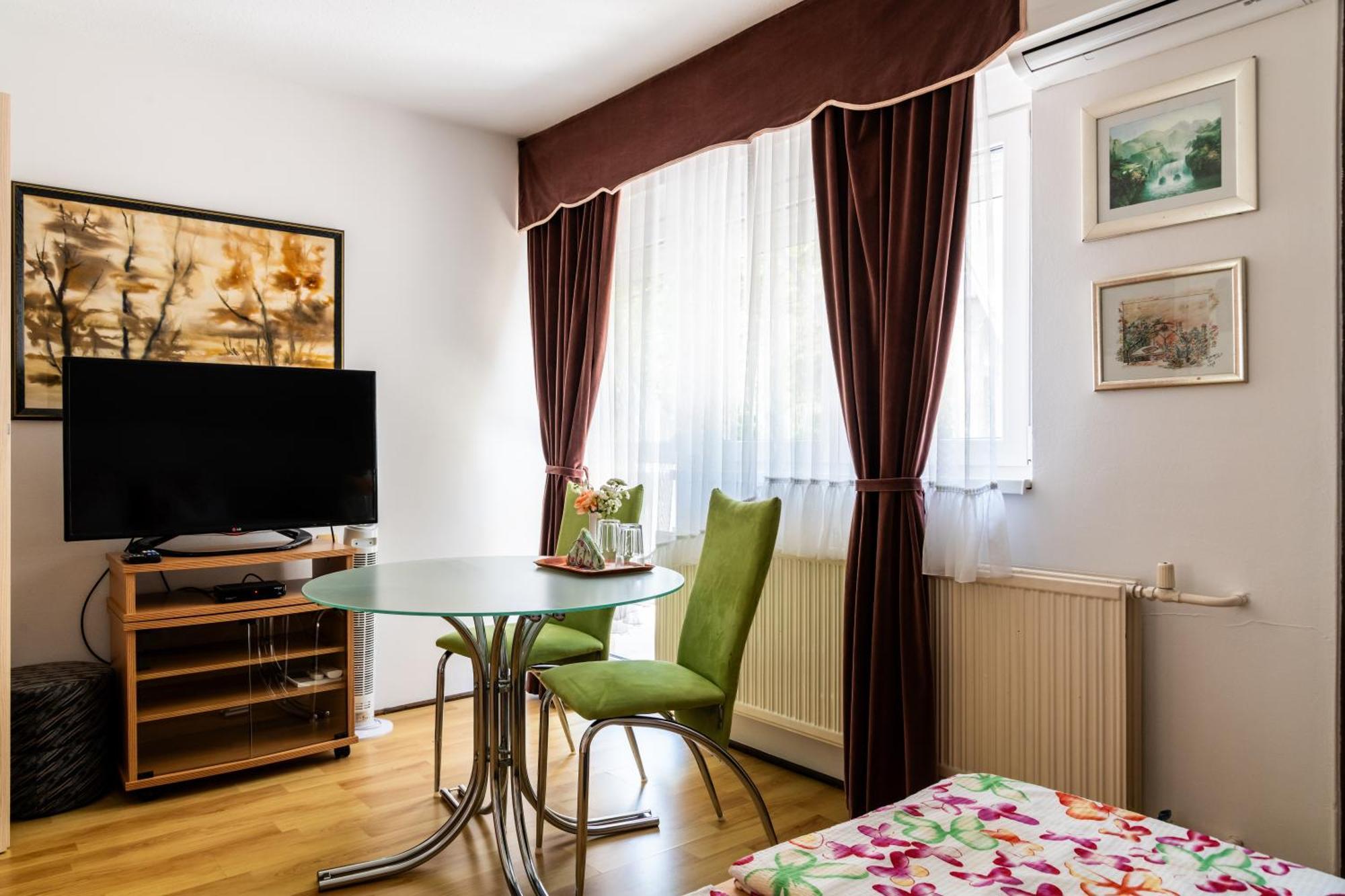 Magdalena Apartmanhaz เคสเท ภายนอก รูปภาพ